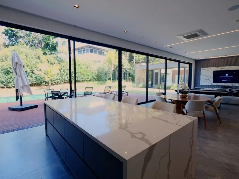 Casa nova com arquitetura contemporânea 100 % mobiliada no Terras de São José I em ITU.