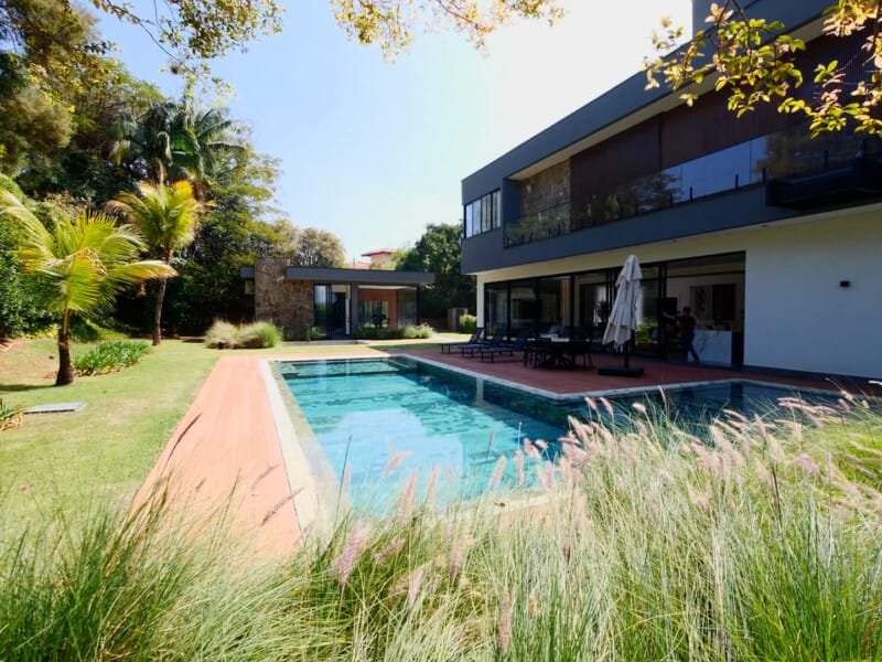Casa nova com arquitetura contemporânea 100 % mobiliada no Terras de São José I em ITU.