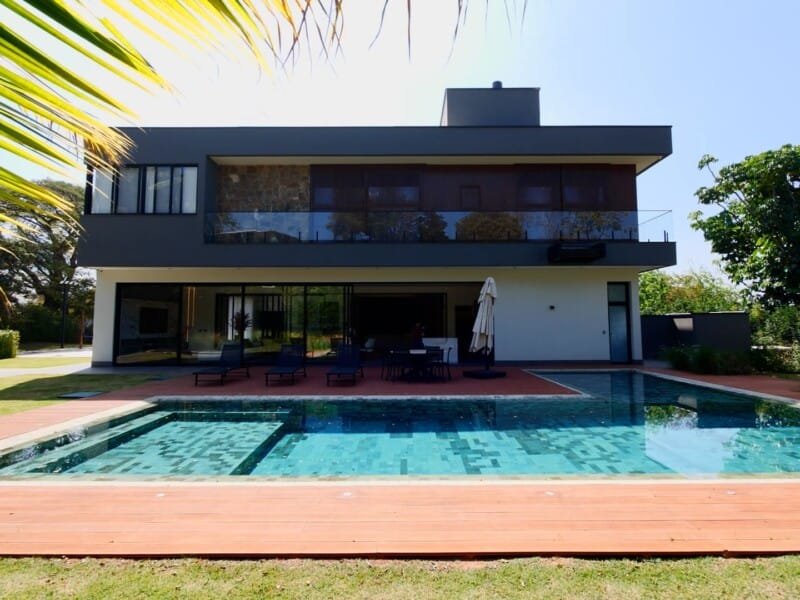 Casa nova com arquitetura contemporânea 100 % mobiliada no Terras de São José I em ITU.