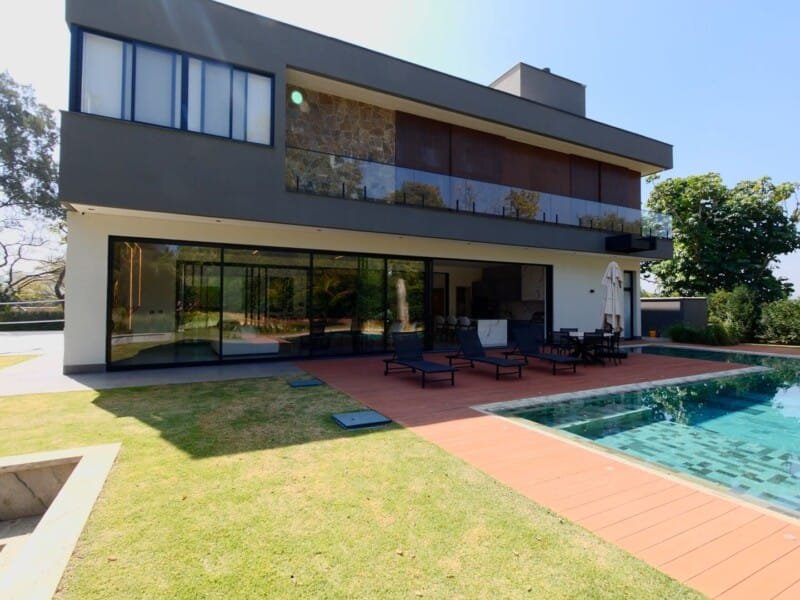 Casa nova com arquitetura contemporânea 100 % mobiliada no Terras de São José I em ITU.