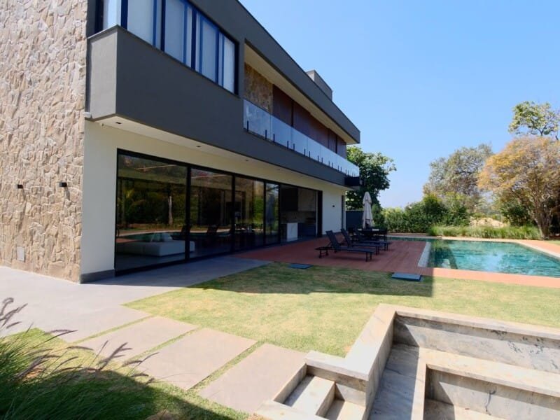 Casa nova com arquitetura contemporânea 100 % mobiliada no Terras de São José I em ITU.